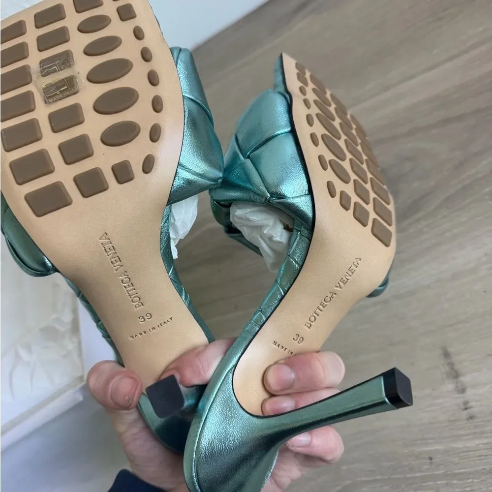 NIB Bottega Veneta ‘Lido Sandal’ Metallic Icy Moon Weave Heels size 39